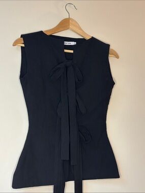 Sleeveless Tie-Neck Black Blouse by